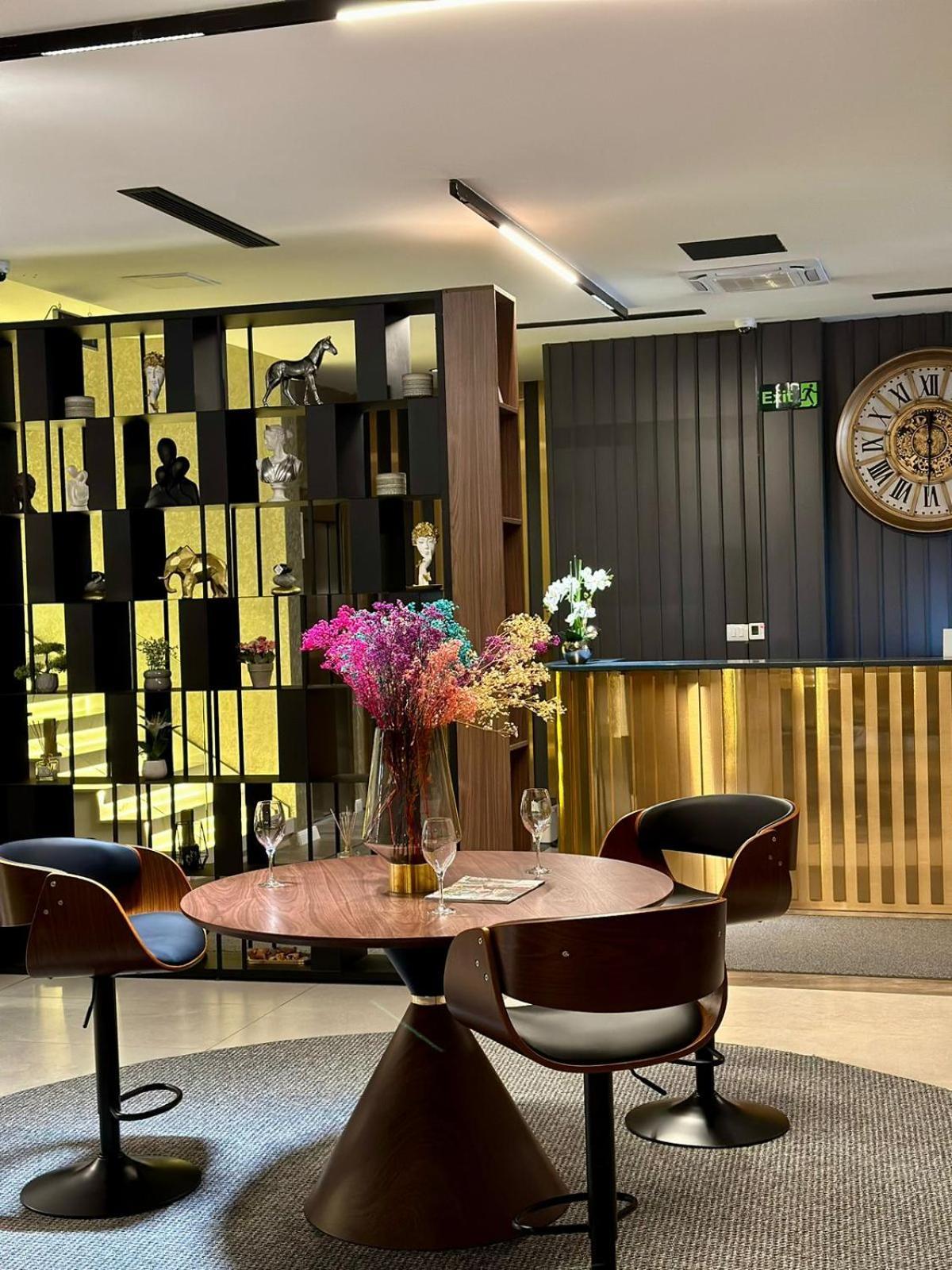 Ador Hotel North Mitrovica Esterno foto