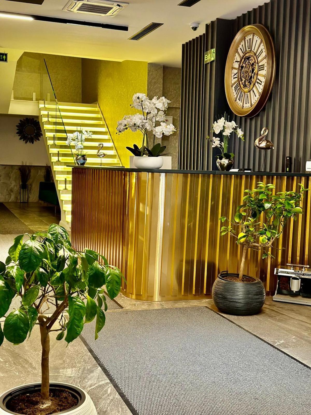 Ador Hotel North Mitrovica Esterno foto