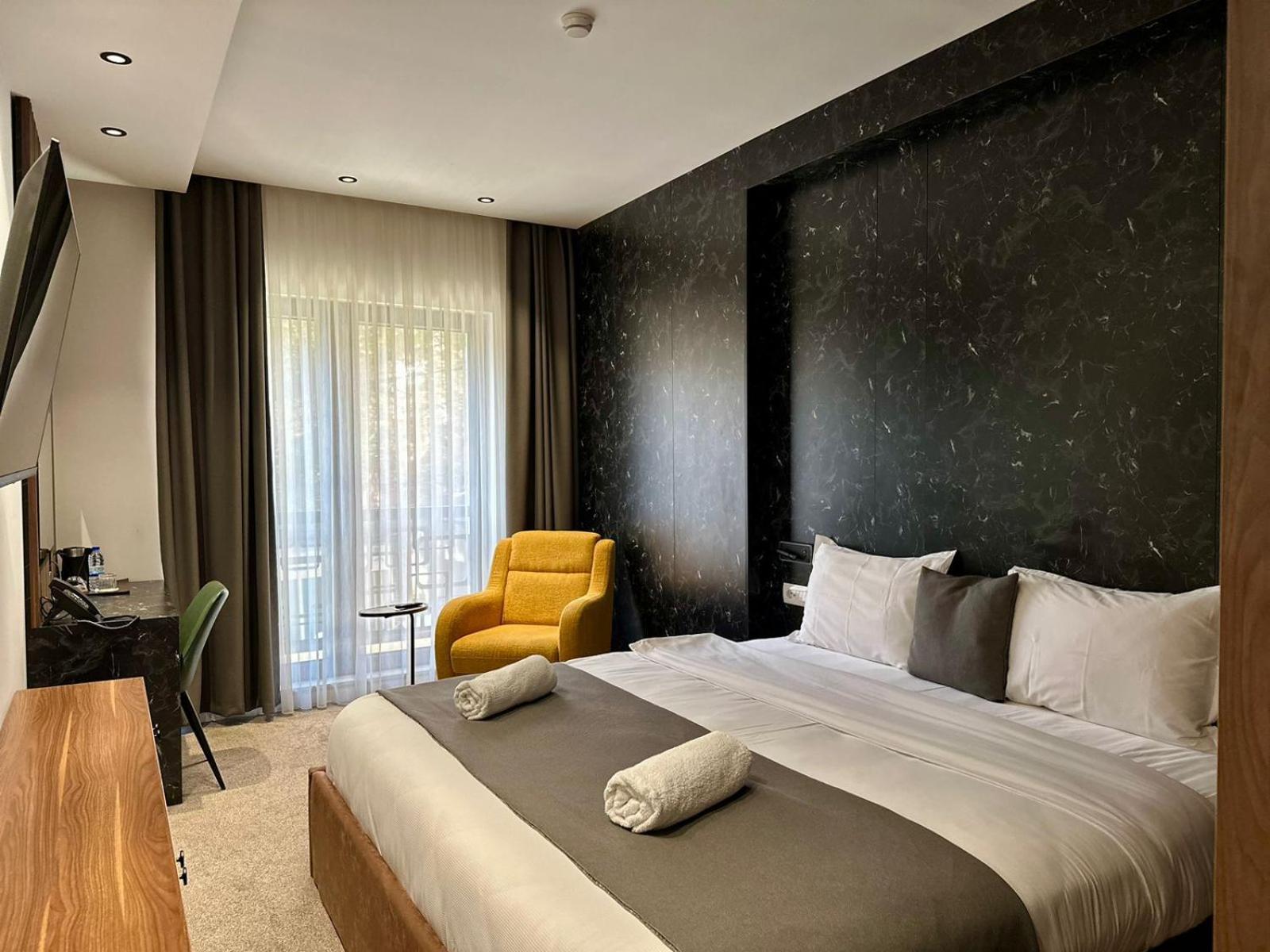 Ador Hotel North Mitrovica Esterno foto