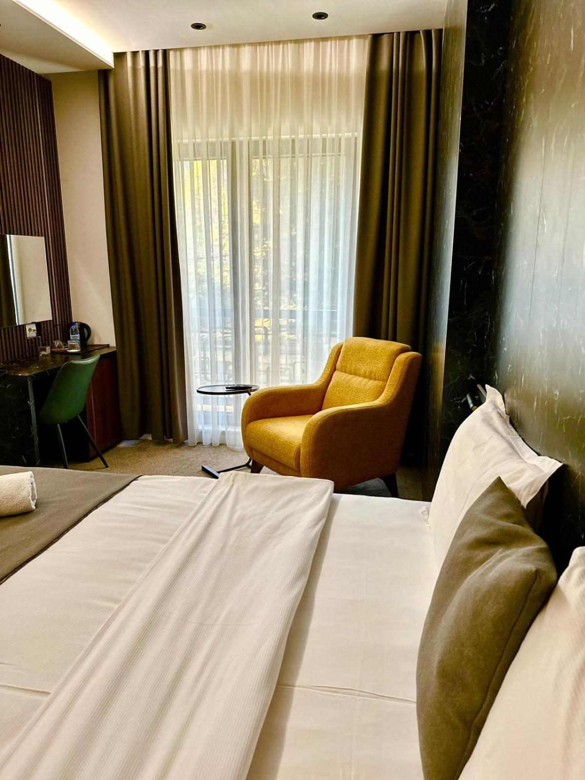 Ador Hotel North Mitrovica Esterno foto